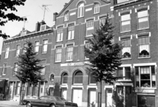 1975-1557 Gezicht op de Nieuw Apostolische Kerk aan de Gerrit van de Lindestraat nummer 63. Gebouwd in 1900.