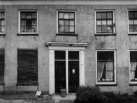 1976-1266 Voorgevel huis aan de 's-Gravenweg.