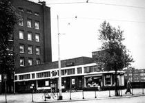 1976-1344 Postkantoor aan het Mathenesserplein.