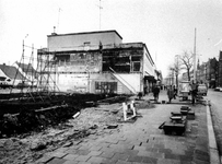 1976-31-TM-33 Noodwinkels op de Nieuwe Binnenweg. Afgebeeld van boven naar beneden:-31: Gedeeltelijk afgebroken complex ...