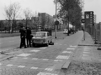 1977-1177 Politiecontrole op de Goudsesingel.