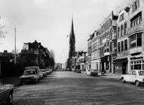 1977-417 De rooms-katholieke kerk van de Allerheiligste Verlosser aan de Goudse Rijweg, uit het oosten.