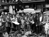 1979-149 Viering van het feest Pinksterdrie aan de Van Alkemadeplein.