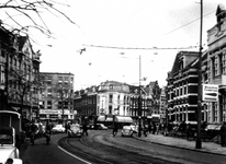 IX-2101-19-04-03 Gezicht op de Nieuwe Binnenweg met op de achtergrond links de Van Speykstraat en de Josephstraat.