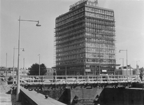 X-169-00-21 Gezicht op de Blaak met het kantoorgebouw de Hoofdpoort (Van Marle concern/Stad Rotterdam Verzekeringen).Op ...
