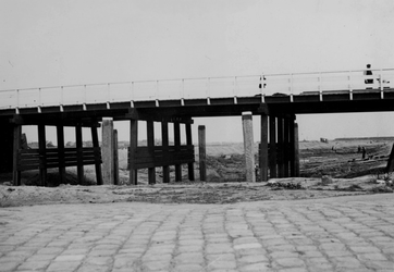 X-87-01 Gezicht op de Boezem bij de Barakkenbrug uit het zuidoosten.