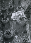XVIII-128-00-18 Klokken van het carillon van de Sint-Laurenskerk, weer uitgegraven, tijdens de bezetting waren ze ...
