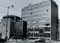 XXII-147-00-01-11 Het voltooid gebouw van de Ammanstichting (doofstommeninstituut) aan de Boezemsingel, gezien uit het ...