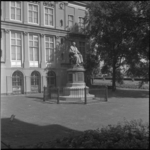 12912 De Bulgersteyn en de Schielandstuin met het monument voor G.K. van Hogendorp.