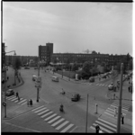 19254 Overzicht op het Mathenesserplein vanaf het hoekpand aan de Mathenesserlaan links en de Vierambachtsstraat ...
