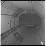 19516 Interieur van een tunnelelement voor de metro in het bouwdok op het Eiland van Brienenoord.