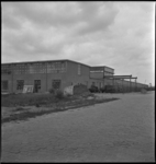 2191 Autofabriek van Kaiser-Frazer Fabrieken N.V. aan de Sluisjesdijk.