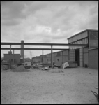 2192 Buitenterrein van de autofabriek van Kaiser-Frazer Fabrieken N.V. aan de Sluisjesdijk.