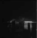 27929 Blusschepen proberen de brand onder controle te krijgen die is ontstaan na een explosie op de Noorse tanker ...