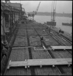 3301 Bouwwerkzaamheden aan de zuidzijde van de Rijnhaven waarbij de oorlogsschade aan loods San Francisco op ...