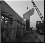 39501 Werkzaamheden voor de bouw van een viaduct over de Abram van Rijckevorselweg, ter hoogte van de Kralingse Zoom. ...