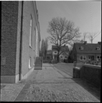 45694 Het Hofje van Kuyl's Fundatie aan de 's-Gravenweg, zijaanzicht op de achterzijde van het hoofdgebouw en woningen. ...