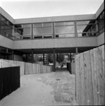 46593 Binnenterrein van het schoolgebouw (Nicolaasschool) aan de Schiedamseweg 280-282.