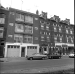 60930 Zicht op woningen en diverse bedrijfspanden aan de Tolhuislaan, waaronder het pand van J.W. Junius & Zn. B.V. en ...