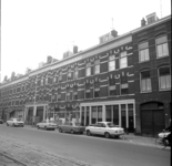 60951 Zicht op woningen in de Veerlaan op Katendrecht, ter hoogte van huisnummers 46-48.