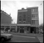 65944 Garage Rembrandt en het bedrijfspand van de firma Alblas aan de Erasmusstraat.