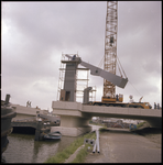75359 Zicht op werkzaamheden bij de bouw van de Oost-Abtsbrug bij de Matlingeweg.