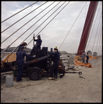 76211 Werkzaamheden bij de bouw van de Willemsbrug.