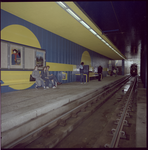 84402 Passagiers wachten in de tramtunnel van Hillevliet.