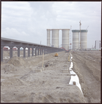 88677 Werkzaamheden bij de bouw van een silo bij de GEB-centrale op de Maasvlakte.