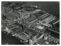 1968-1603 Luchtopname van Feijenoord met bedrijventerreinen en bedrijfspanden ten oosten van de Persoonshaven, in de ...