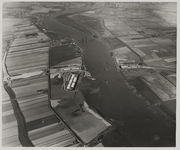 1969-686 Luchtopname van de werkzaamheden voor de bouw van de Heinenoordtunnel tussen Barendrecht en Heinenoord, uit ...