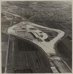 1969-698 Luchtopname van de aanleg van verkeersplein (het Vaanplein) tussen de Rijksweg 29 (A 29) en de Zuidelijke ...