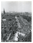 1971-1658 Zicht op de woonwijk Rubroek vanaf de westelijke toren van de Koninginnekerk, met in het midden de ...