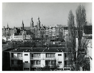 1974-856 Overzicht vanaf de Remonstrantse kerk aan de Mathenesserlaan van woningen aan de Rochussenstraat, op de ...
