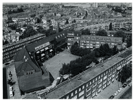 1977-2073 Overzicht vanaf het Unlivergebouw aan de Rochussenstraat van de binnenplaats achter het Emmaus lyceum aan de ...