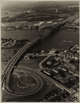 1979-2021 Luchtopname van het IJsselmondseplein en de Van Brienenoordbrug met daaroverheen de Rijksweg 16 (A16). Op de ...