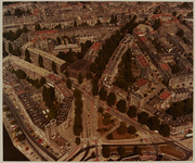 1983-1700a Luchtopname van de woonwijk Nieuwe Westen, met op de voorgrond het Mathenesserplein, en daarboven naar ...