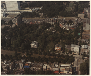 1983-1764 Luchtopname van het Nieuwe Werk, met op de voorgrond de Parklaan, met rechts de kruising met het Westplein. ...