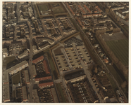 1983-4536 Luchtopname van Beverwaard bij de Oude Watering (schuine weg naar rechts), en rechts Ridderkerk-Bolnes met ...