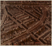 1984-745 Luchtopname van een gedeelte van de wijk Nieuwe Westen, met op de voorgrond de Mathenesserlaan, op de kruising ...