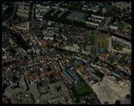 1993-2445a Luchtopname van het restant van de oude binnenstad van Schiedam, met op de voorgrond de Sint-Janskerk, ...