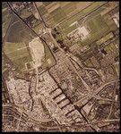 2000-1123 Verticale luchtopname van het bedrijventerrein Spaanse Polder, Overschie en Kleinpolder. Onderaan de ...