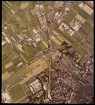 2000-1124 Verticale luchtopname van Hillegersberg-Schiebroek (rechts onderaan) en de Doenkade (midden) en bovenaan ...