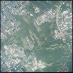 2000-269 Verticale luchtopname van de Gemeente Maasland, met links en rechts veel Kassen voor de tuinbouw.