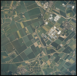 2000-333 Verticale luchtopname van Gemeente Brielle (middenboven), Vierpolders (rechtsboven). Van linksonder naar ...