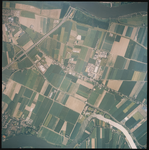2000-391 Verticale luchtopname van de gemeente Binnenmaas (sinds 2019 Hoeksche Waard), met linksboven snelweg A 29 ...