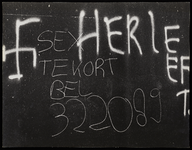 1978-3201-01 Opschrift op muur in tramtunnel onder de Beijerlandselaan: sex tekort bel 322089. Dit opschrift is ...