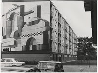 1997-244 Stadsschildering op zijmuur flatgebouw. Uit een serie van 12 foto's over schilderingen op gebouwen in de stad.