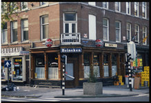 1199 Café Hensepeter op de hoek van de Nieuwe Binnenweg 184 en de 's-Gravendijkwal in het Nieuwe Westen.