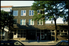 126 Voormalig postkantoor en woningen ontworpen door de architect H. Sutterland in 1952-1953 aan de Blokmakersstraat 71 ...